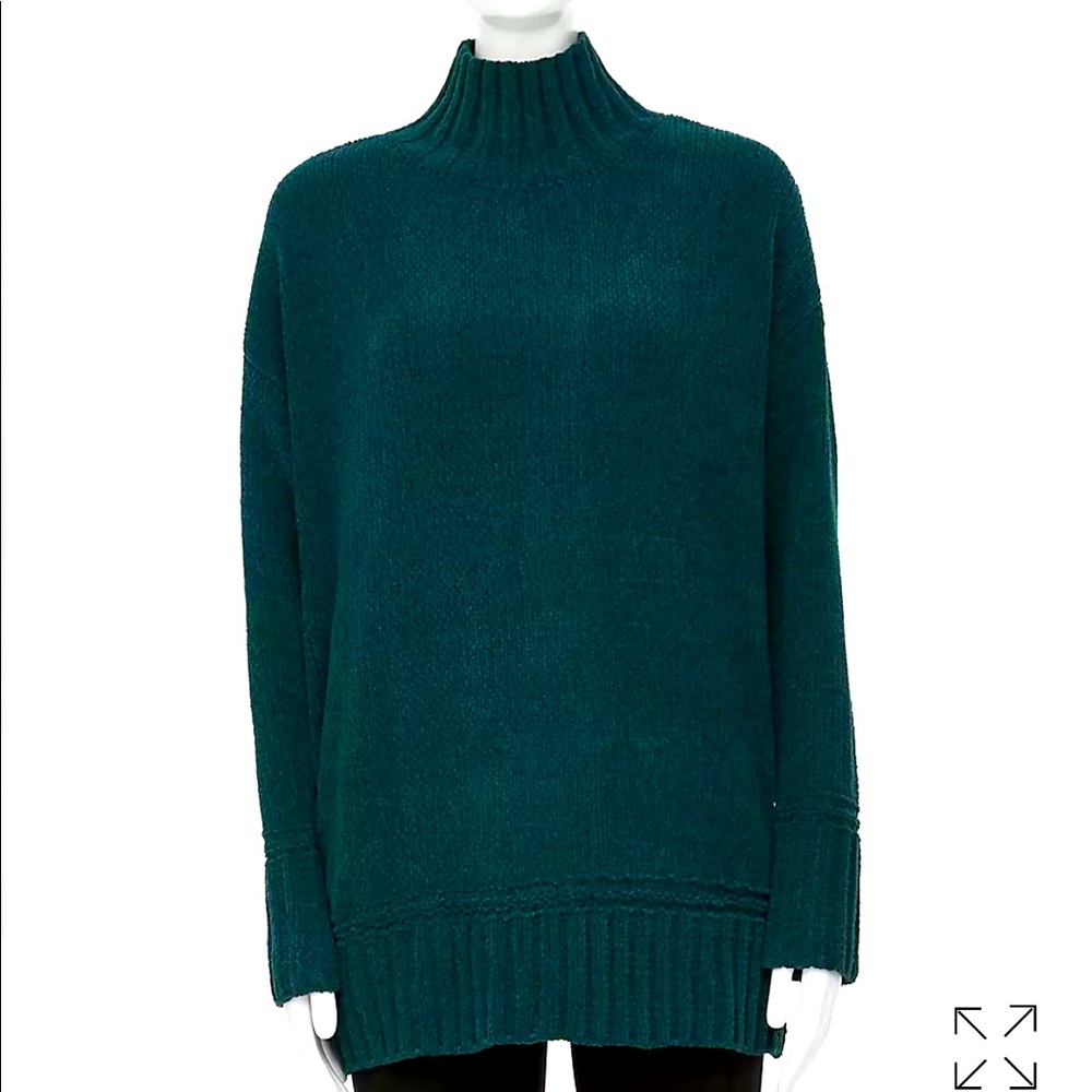 Green Turtleneck sweater